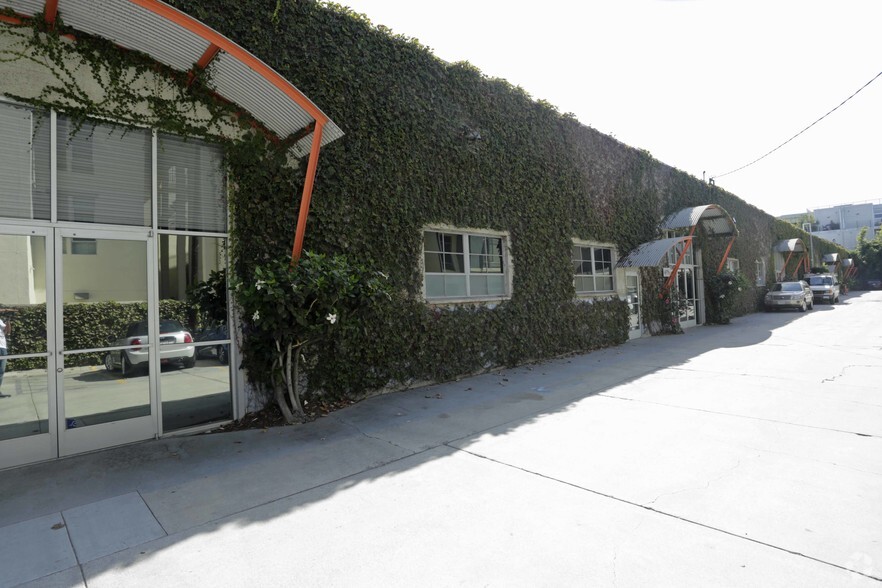 4077-4081 Redwood Ave, Los Angeles, CA en alquiler - Foto del edificio - Imagen 3 de 11