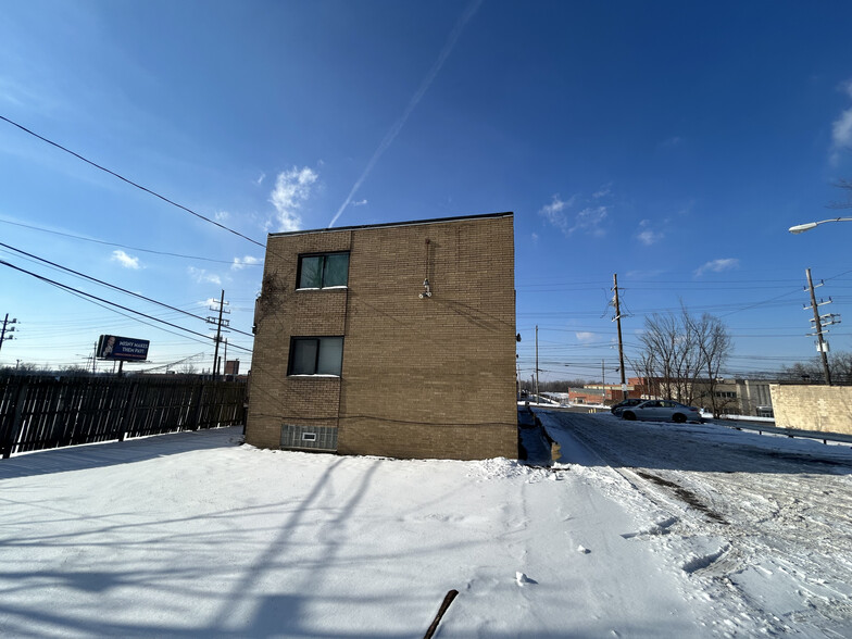 4467 Lee Rd, Cleveland, OH en venta - Foto del edificio - Imagen 3 de 17