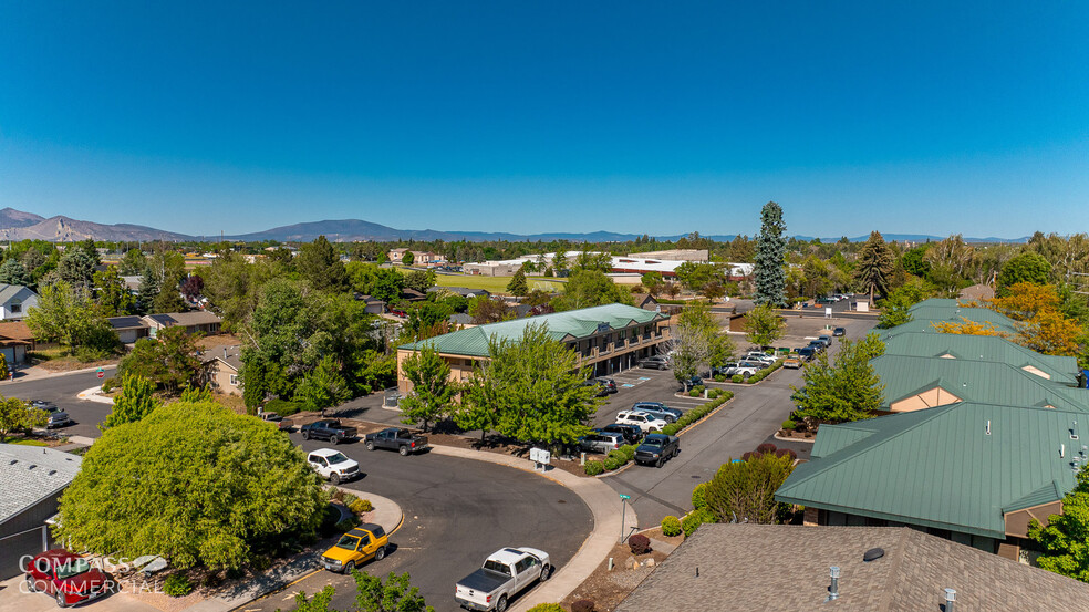 2363 SW Glacier Pl, Redmond, OR en alquiler - Foto del edificio - Imagen 2 de 8