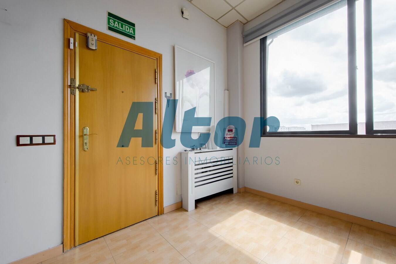 Madrid, MAD 28031 -  -  - Foto del interior - Image 2 of 9