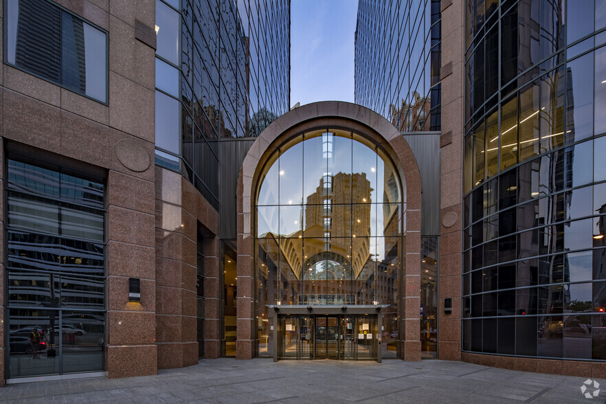 175 Bloor Street East, Toronto, ON en alquiler - Foto del edificio - Imagen 3 de 25