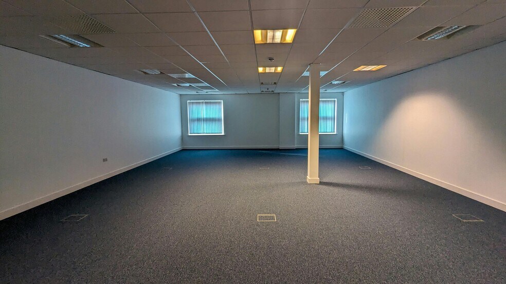 Siskin Pky E, Coventry en venta - Foto del edificio - Imagen 2 de 12