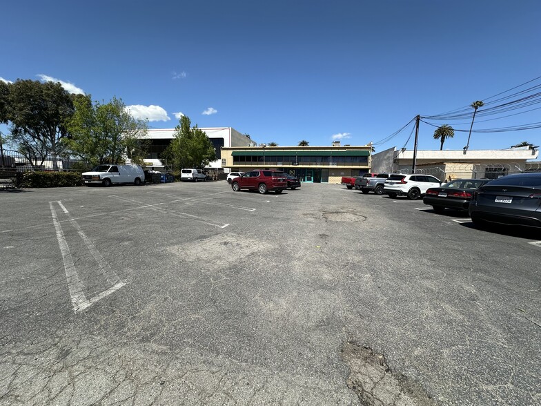 21044 Sherman Way, Canoga Park, CA en alquiler - Foto del edificio - Imagen 2 de 20