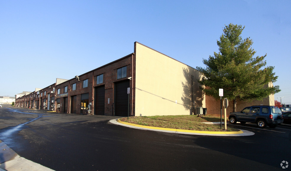 8503-8505 Euclid Ave, Manassas Park, VA en alquiler - Foto del edificio - Imagen 2 de 6