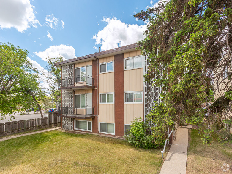 11112 124th St NW, Edmonton, AB en venta - Foto principal - Imagen 1 de 8