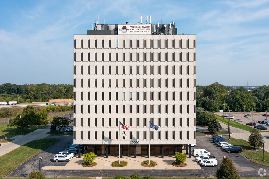 20600 Eureka Rd, Taylor, MI en alquiler - Foto del edificio - Imagen 2 de 7