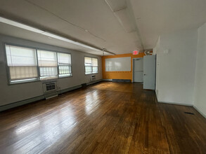 55-30 Junction Blvd, Elmhurst, NY en alquiler Foto del interior- Imagen 2 de 7