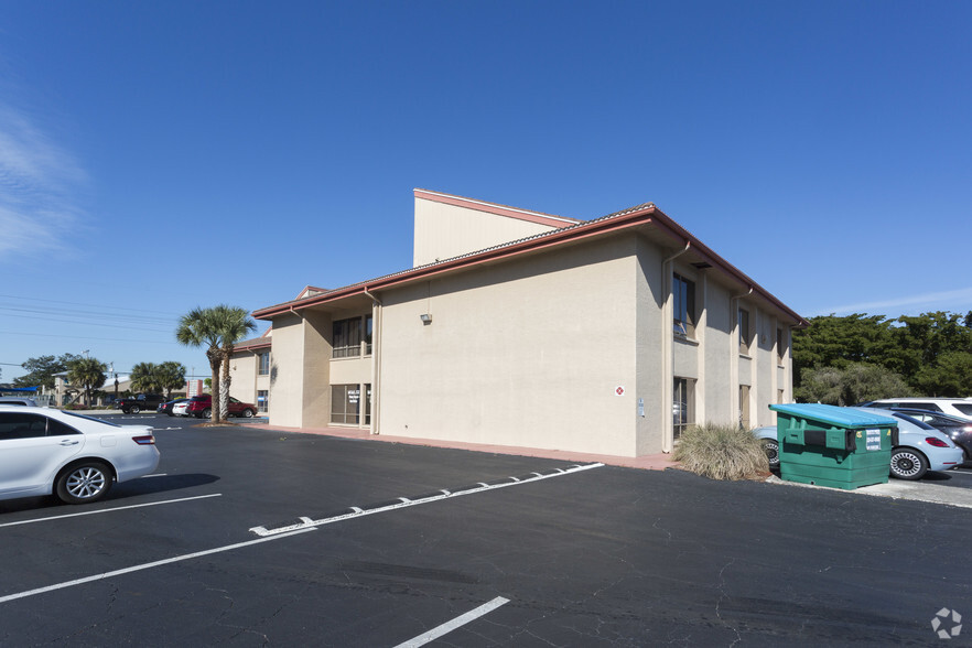 923 Del Prado Blvd S, Cape Coral, FL en venta - Foto del edificio - Imagen 3 de 11