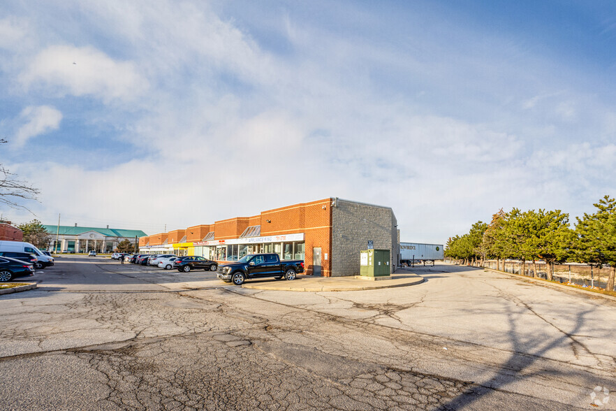 2565-2575 Steeles Ave, Brampton, ON en alquiler - Foto del edificio - Imagen 2 de 4