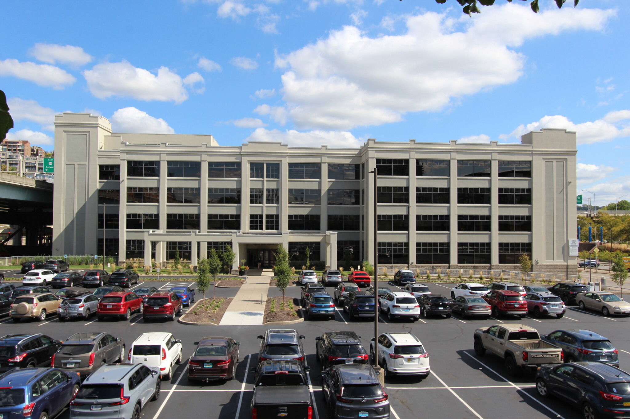 720 E Pete Rose Way, Cincinnati, OH en alquiler Foto del edificio- Imagen 1 de 9