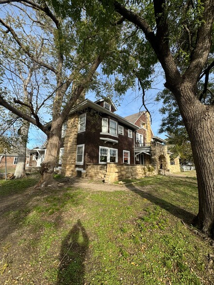 512 E Sherman St, Hutchinson, KS en venta - Foto del edificio - Imagen 2 de 6