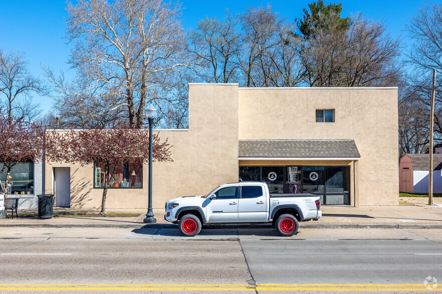 6825 Douglas Ave, Urbandale, IA en alquiler - Foto del edificio - Imagen 3 de 6