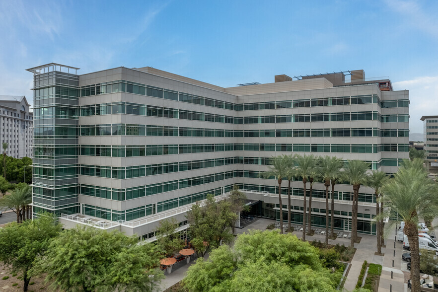 2375 E Camelback Rd, Phoenix, AZ en alquiler - Foto del edificio - Imagen 3 de 7