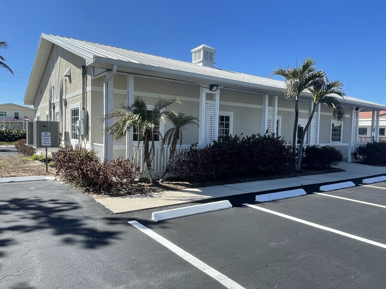 6061 Estero Blvd, Fort Myers, FL en venta - Foto del edificio - Imagen 2 de 46