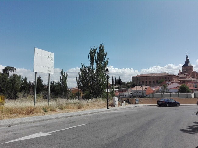 Más detalles de Avenida María Moliner, 4, Loeches - Terreno en venta