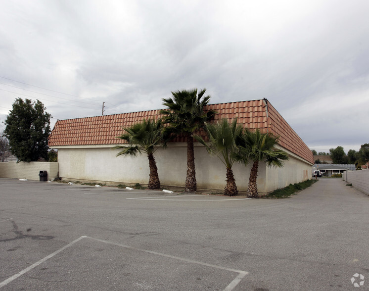 2488 Tapo St, Simi Valley, CA en alquiler - Foto del edificio - Imagen 2 de 5