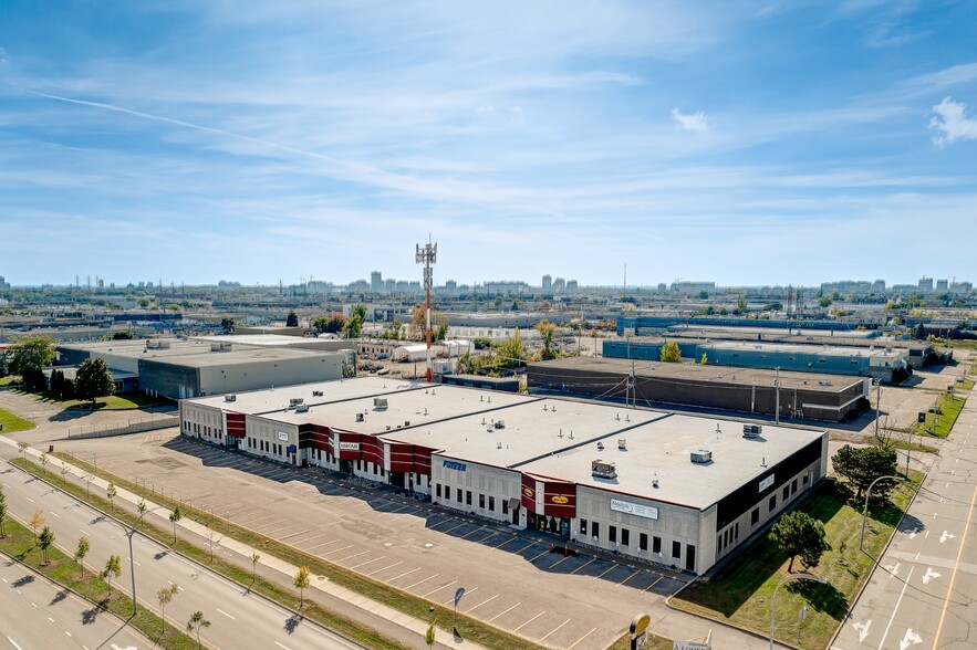 3148-3178 Boul Industriel, Laval, QC en alquiler - Foto del edificio - Imagen 2 de 11