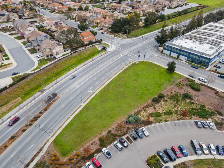 Barrett Ave, Morgan Hill, CA en venta - Foto del edificio - Imagen 3 de 7