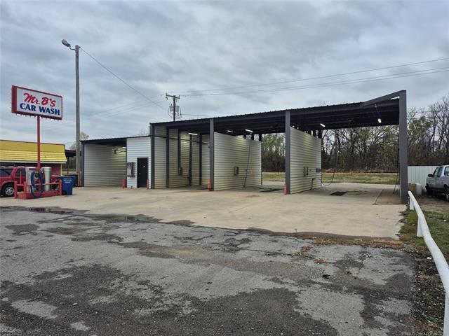 305 Chouteau Ave, Chouteau, OK en venta - Foto del edificio - Imagen 2 de 3