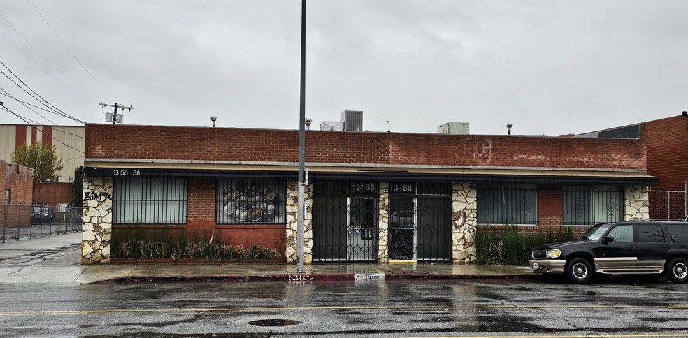 13156-13158 Saticoy St, North Hollywood, CA en alquiler - Foto del edificio - Imagen 1 de 11