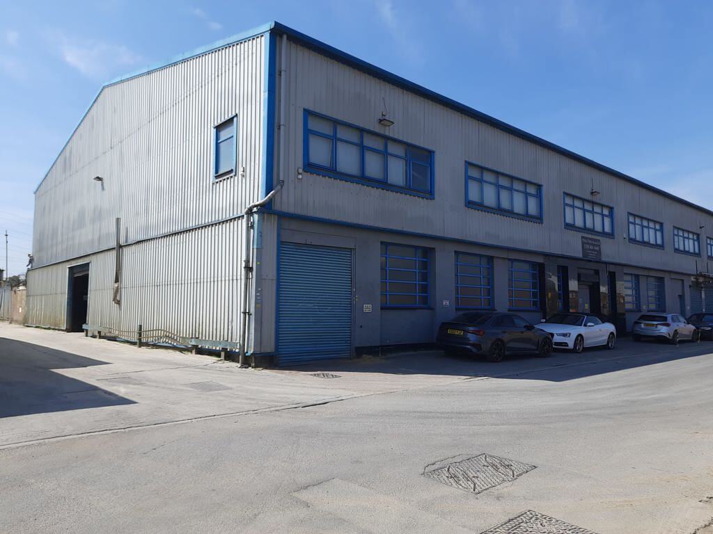 1a Towpath Road and 3 Anthony Way cartera de 2 inmuebles en venta en LoopNet.es Foto del edificio- Imagen 1 de 13