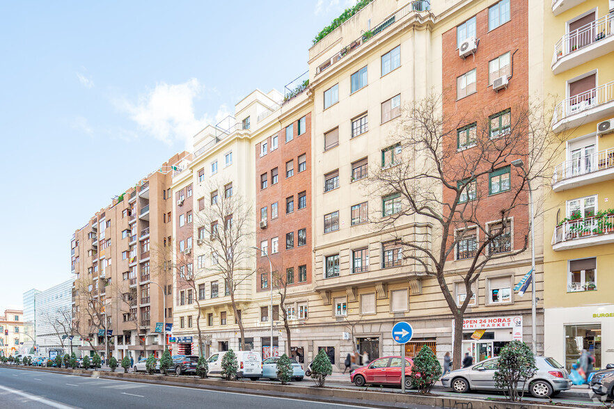 Calle O'Donnell, 44, Madrid, Madrid en venta - Foto del edificio - Imagen 2 de 4