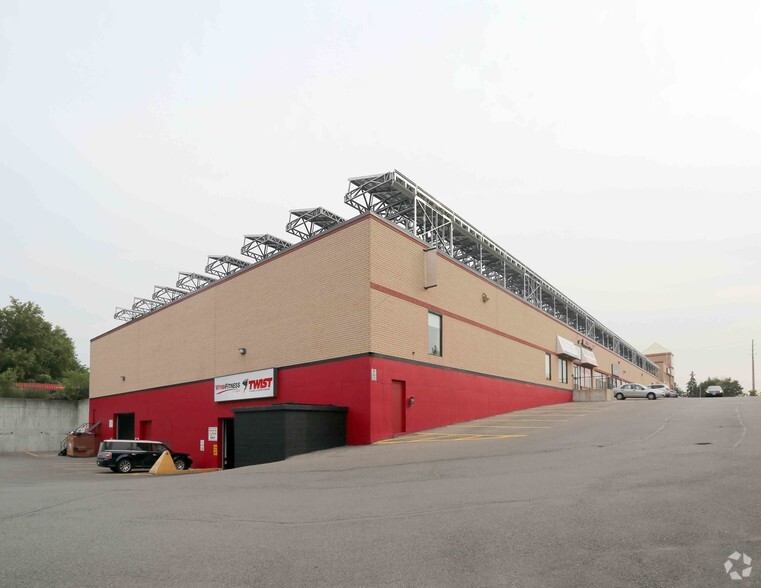 11160 Yonge St, Richmond Hill, ON en venta - Foto del edificio - Imagen 3 de 3