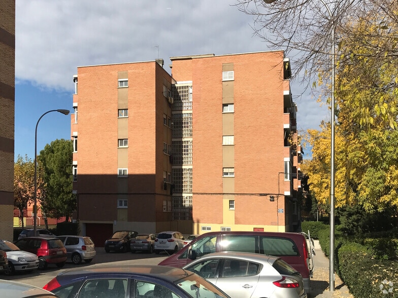 Calle Julia García Boután, 23, Madrid, Madrid en alquiler - Foto del edificio - Imagen 3 de 3