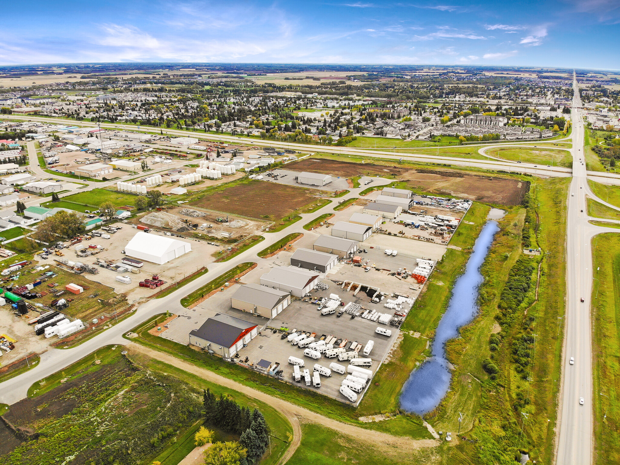 Goertz Ave, Stony Plain, AB en venta Vista aérea- Imagen 1 de 4