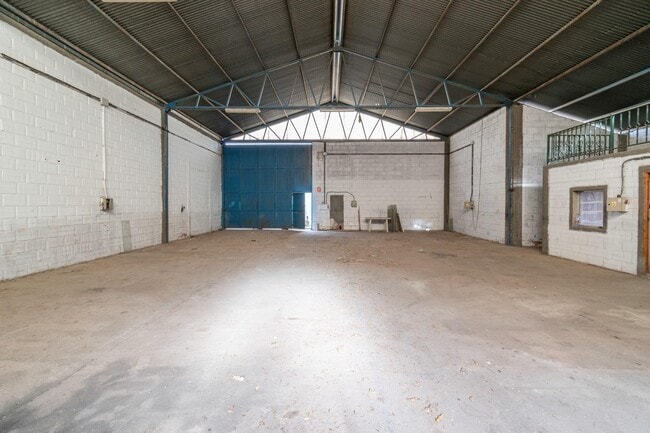 Más detalles de Camino Viejo, 3, Jun - Nave en venta