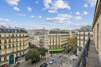 13 Place Kossuth, Paris, PAR - Aérea  vista de mapa