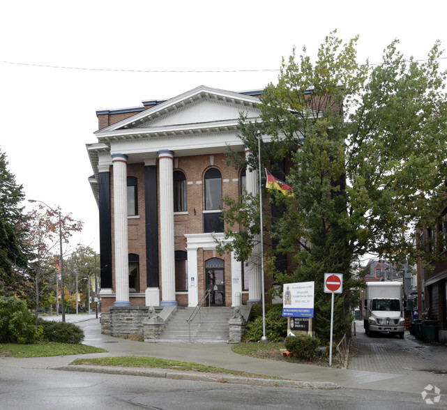 14 Erb St W, Waterloo, ON en alquiler - Foto del edificio - Imagen 2 de 48