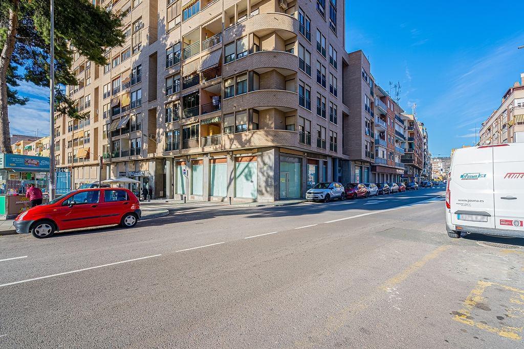 Local en Elda, Alicante en venta Foto del edificio- Imagen 1 de 33