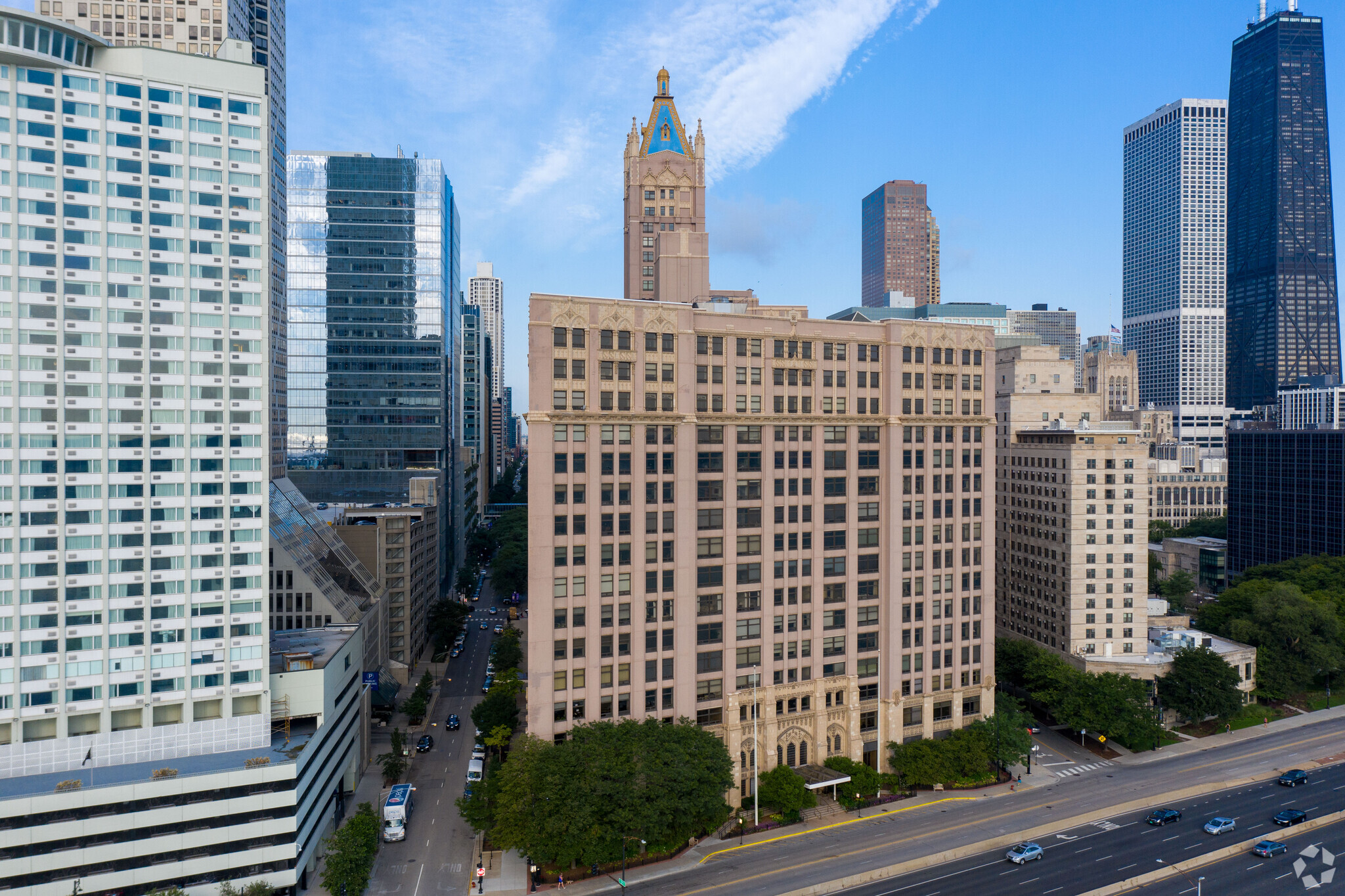 680 N Lake Shore Dr, Chicago, IL en alquiler Foto del edificio- Imagen 1 de 24