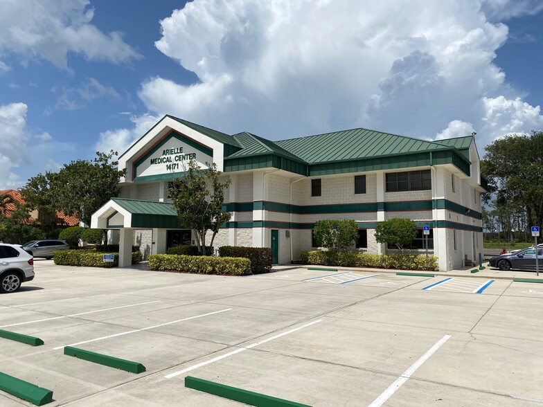 14171 Metropolis Ave, Fort Myers, FL en venta - Foto del edificio - Imagen 1 de 1