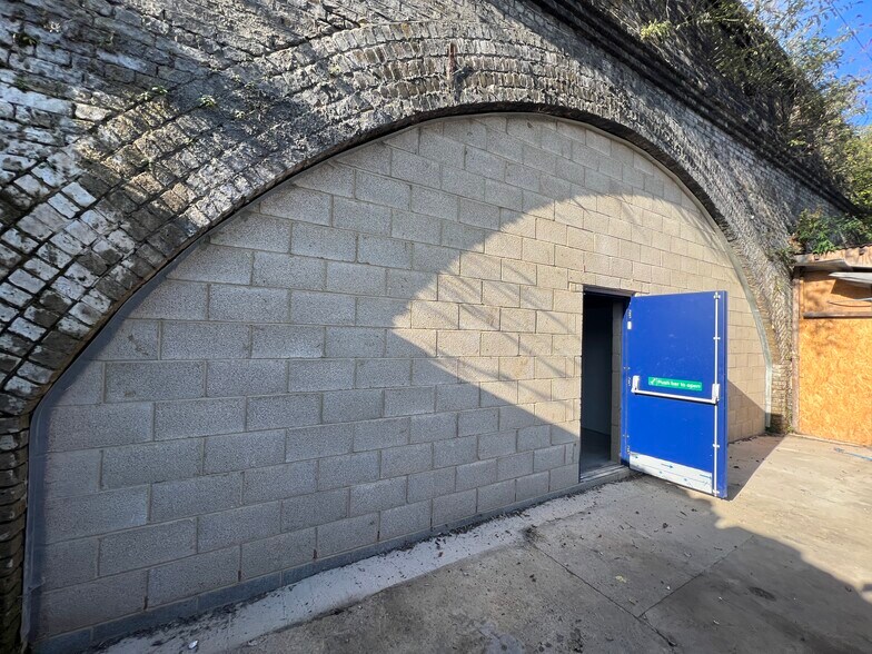 364-368 Winchelsea Rd, London en alquiler - Foto del edificio - Imagen 3 de 3