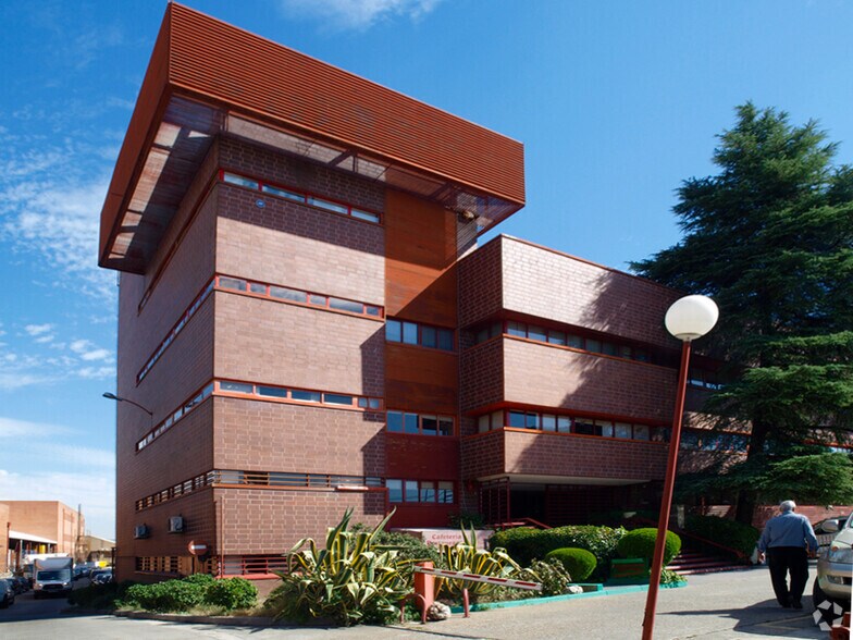 Calle Tierra de Barros, 2, Coslada, Madrid en alquiler - Foto del edificio - Imagen 2 de 2