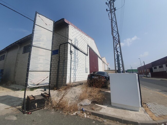 Más detalles de Calle Pino Ponderosa, 6, SEVILLA - Nave en alquiler