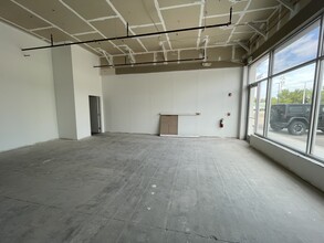 7800 Broadview Rd, Parma, OH en alquiler Foto del interior- Imagen 1 de 7