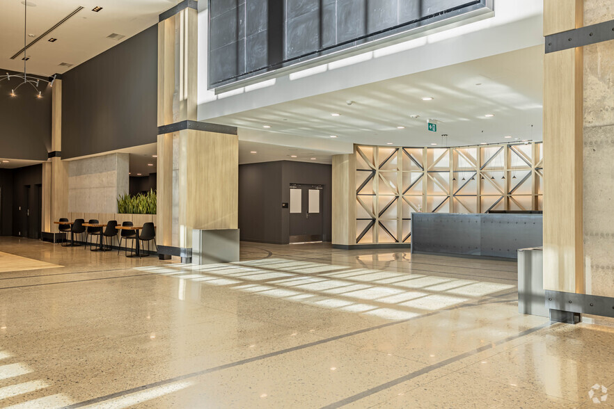 10465 101 St NW, Edmonton, AB en alquiler - Lobby - Imagen 2 de 21