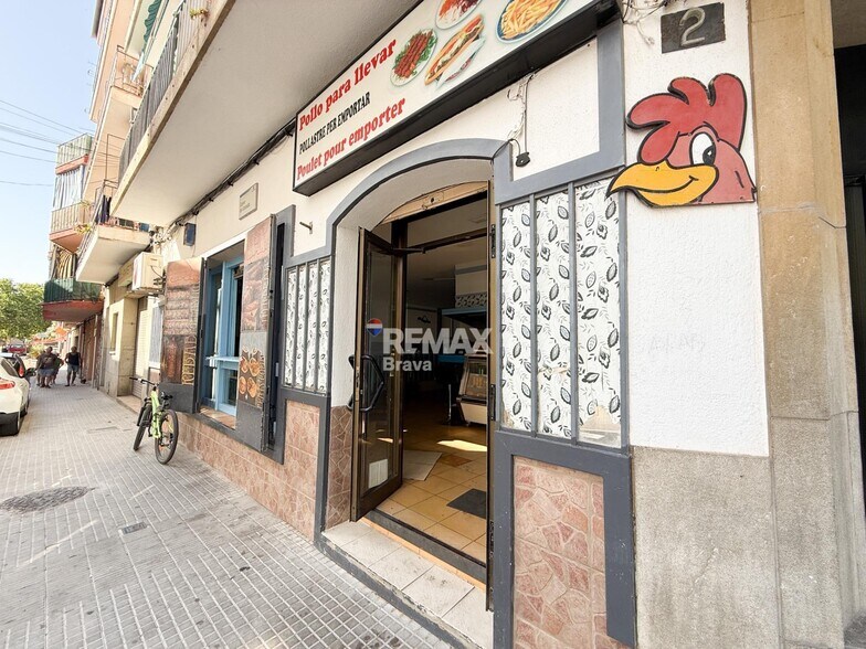 Edificio residencial en Roses, Gerona en venta - Foto del edificio - Imagen 2 de 4