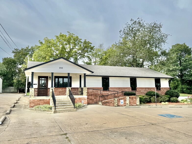 206 E Downing St, Tahlequah, OK en venta - Foto del edificio - Imagen 1 de 59