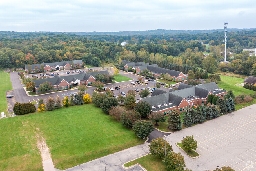 1150 Corporate Office Dr, Milford, MI en venta - Vista aérea - Imagen 2 de 5