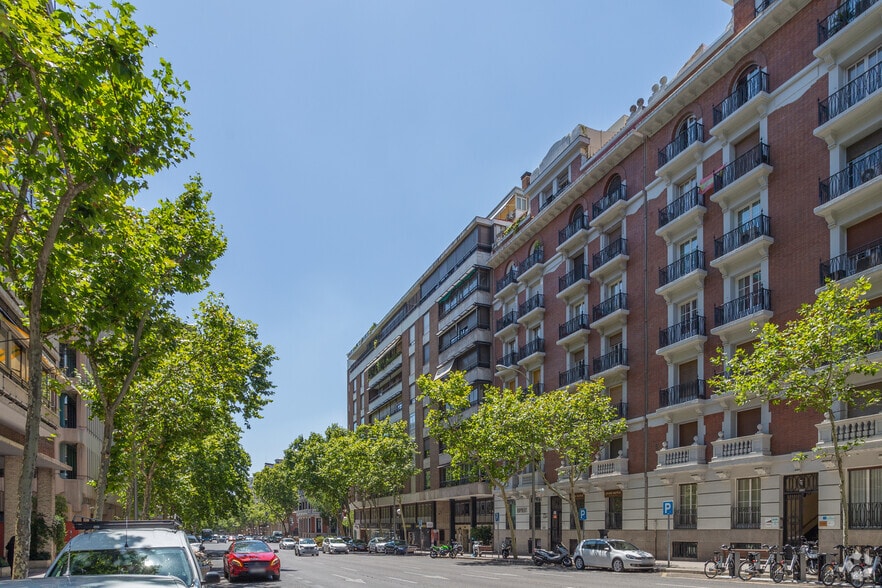 Edificio residencial en Madrid, Madrid en venta - Foto del edificio - Imagen 1 de 1