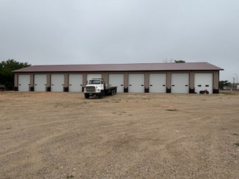 324 6th Ave, Stanley, ND en venta - Foto principal - Imagen 1 de 6