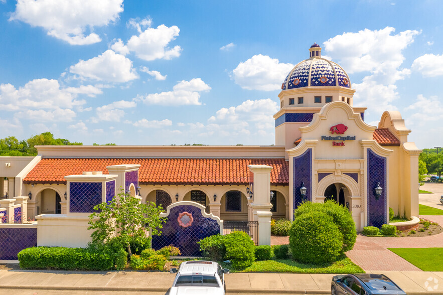 2010 N Hampton Rd, DeSoto, TX en alquiler - Foto del edificio - Imagen 3 de 9