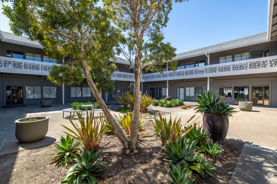 901 Sneath Ln, San Bruno, CA en alquiler - Foto del edificio - Imagen 2 de 6