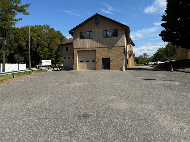 8 Maple Dr, Monroe, CT en alquiler - Foto del edificio - Imagen 1 de 57