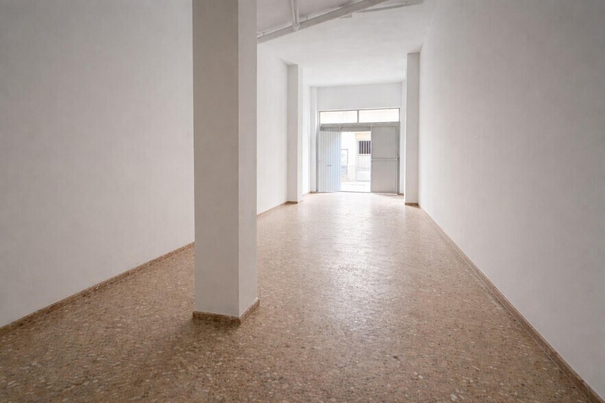 Local en Algemesí en venta - Foto del interior - Imagen 2 de 4