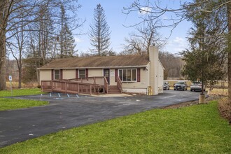 66 N Putt Corners Rd, New Paltz, NY en venta Foto del edificio- Imagen 2 de 41